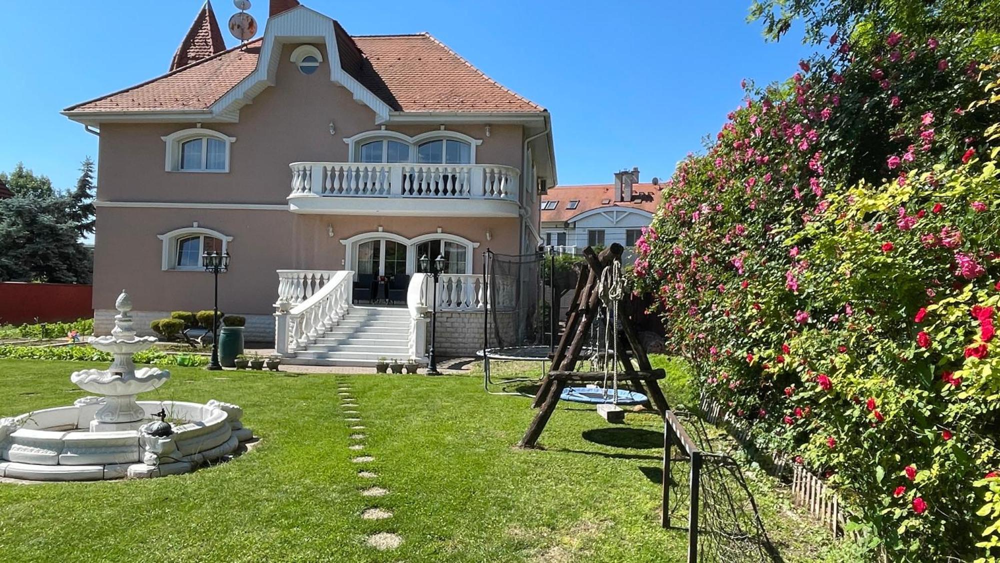 Meszko Park House *
